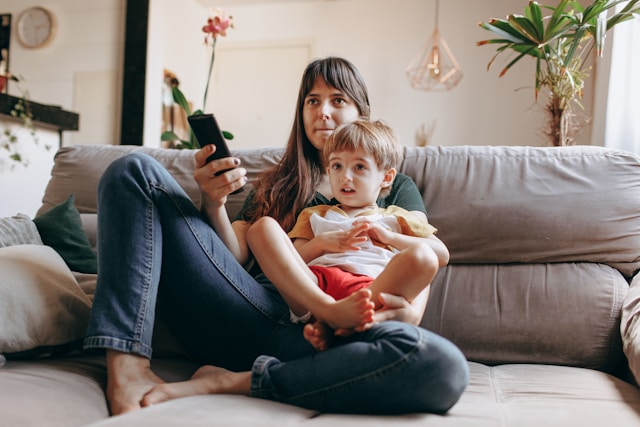 kid-notice-phone-addiction